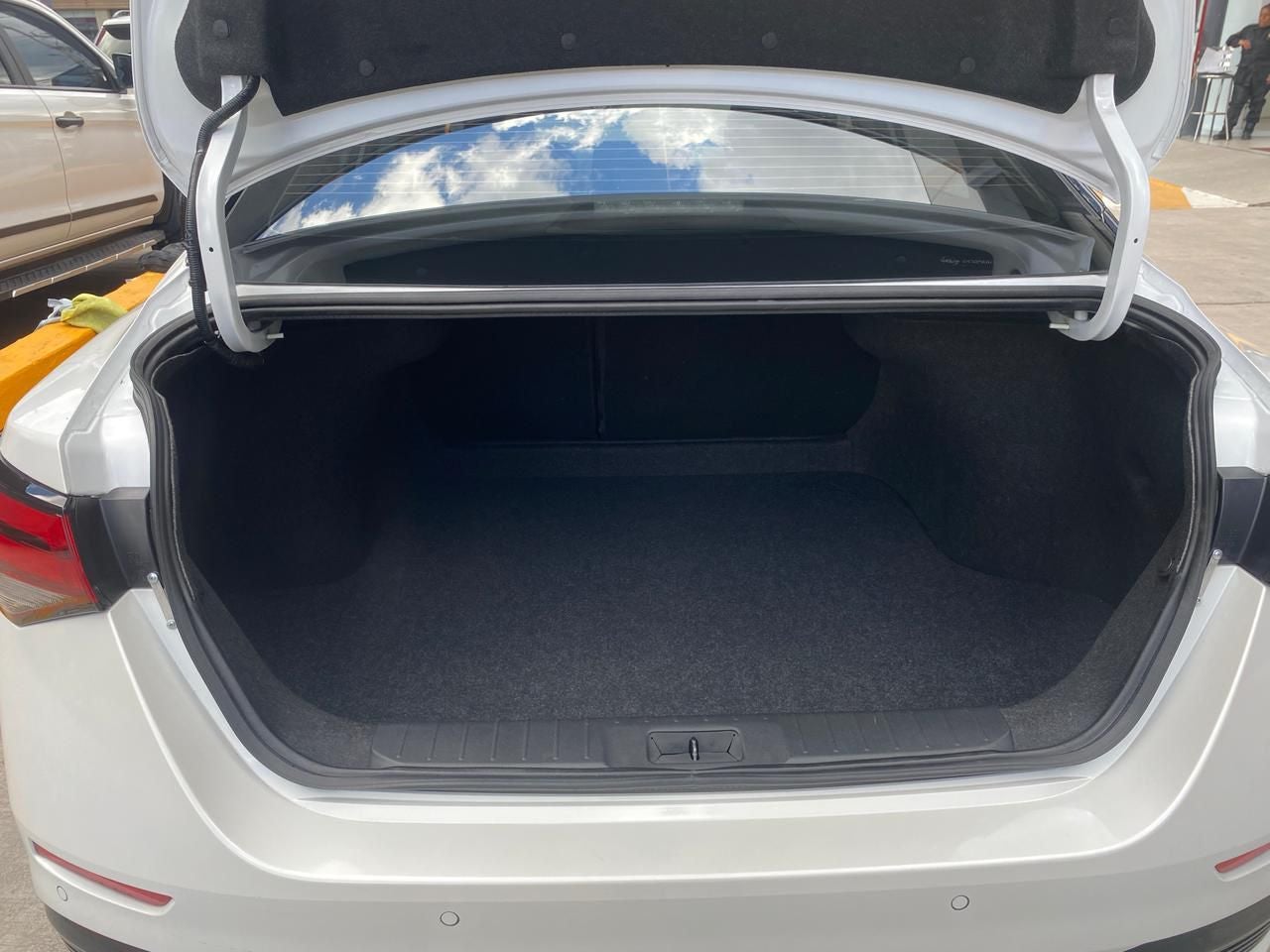 2024 Nissan SENTRA 4P SR BI-TONO L42.0 AUT