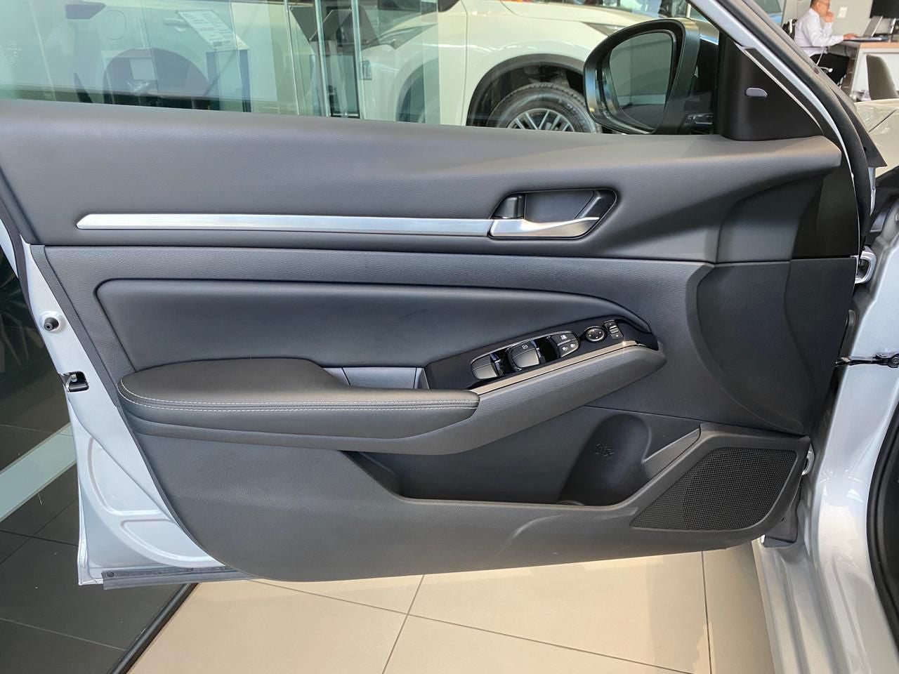 2024 Nissan SENTRA 4P SR BI-TONO L42.0 AUT