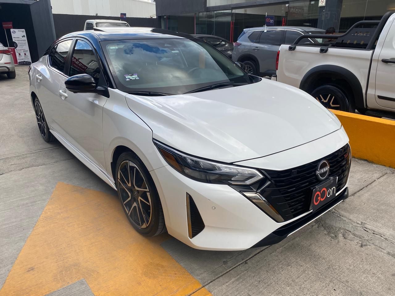 2024 Nissan SENTRA 4P SR BI-TONO L42.0 AUT