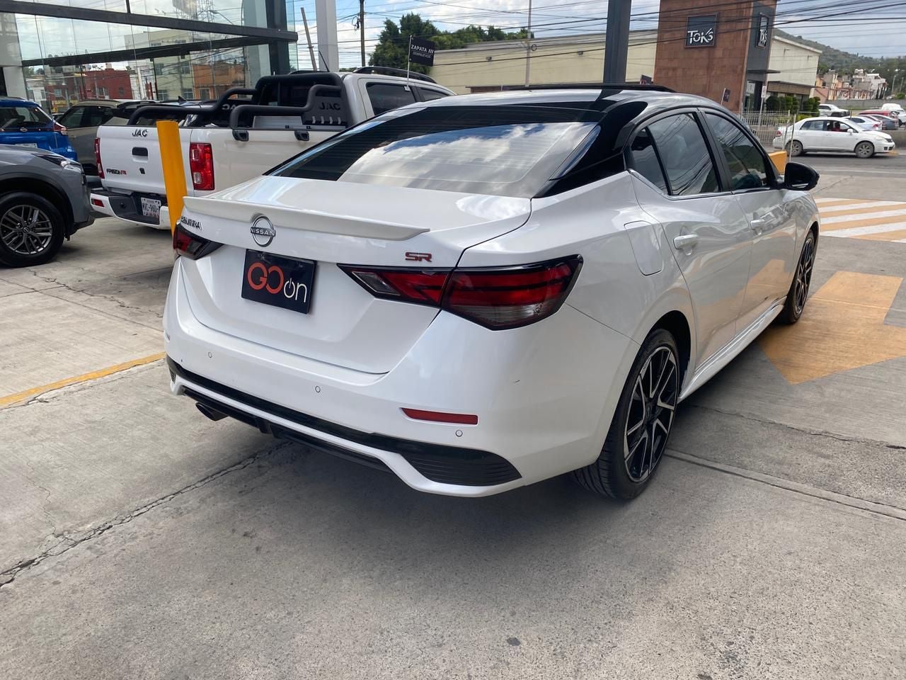 2024 Nissan SENTRA 4P SR BI-TONO L42.0 AUT