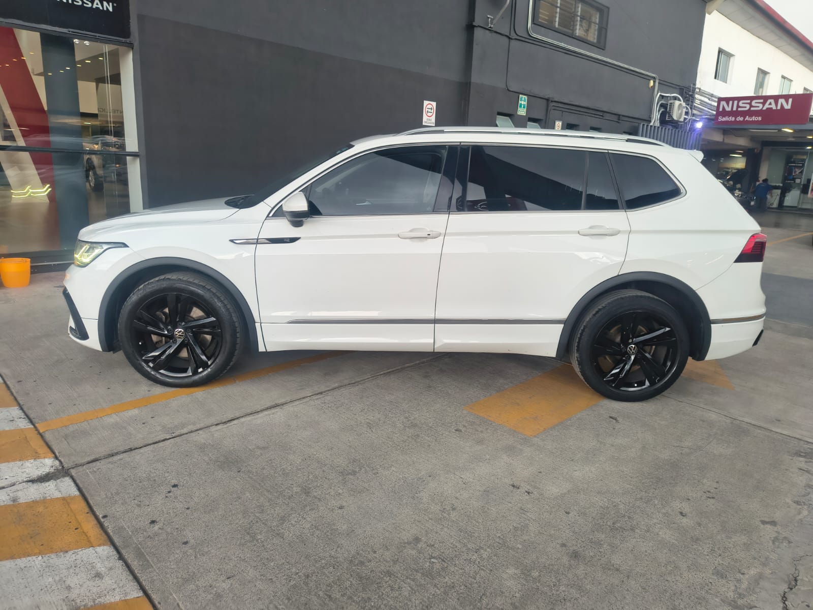 2022 Volkswagen TIGUAN 5 PTS R-LINE 14T DSG PIEL QCP F LED RA-19